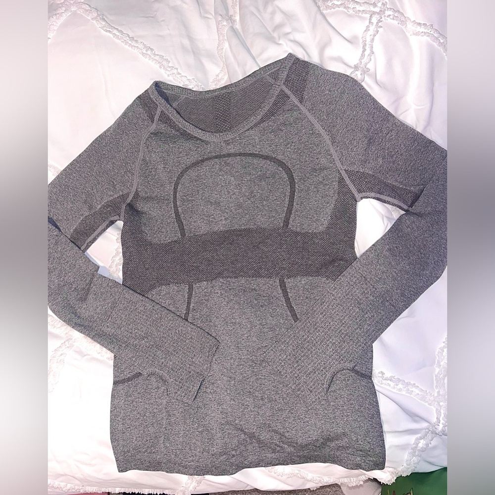 Lululemon Long Sleeve Swiftly Top Size 6 in Heathered Grey